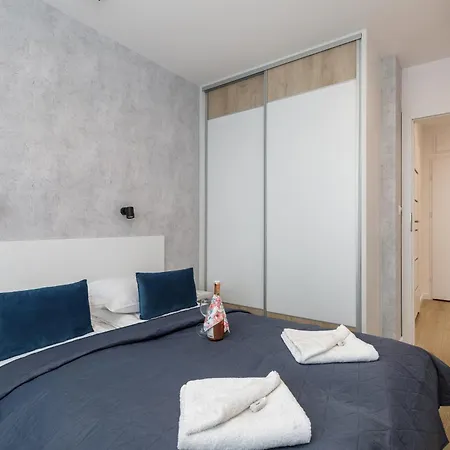 Cozy With Balcony Close To The By Renters * Kolobřeh