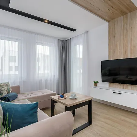 Cozy With Balcony Close To The By Renters Kolobřeh