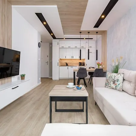Cozy With Balcony Close To The By Renters Kolobřeh