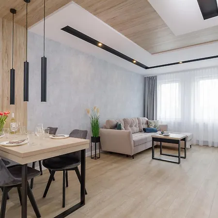 Cozy With Balcony Close To The By Renters Apartmán *
