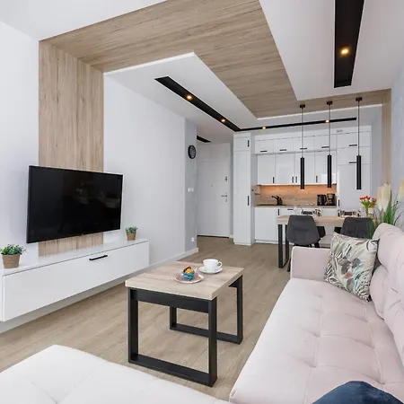 Cozy With Balcony Close To The By Renters Apartmán *