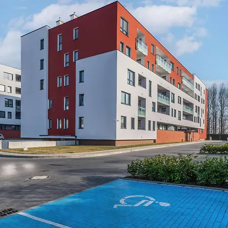 Cozy With Balcony Close To The By Renters Apartmán *