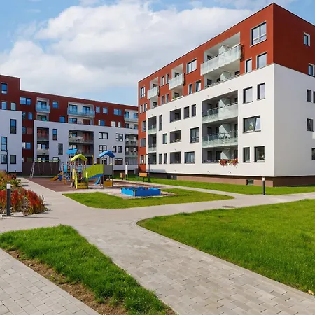 Cozy With Balcony Close To The By Renters Apartmán *